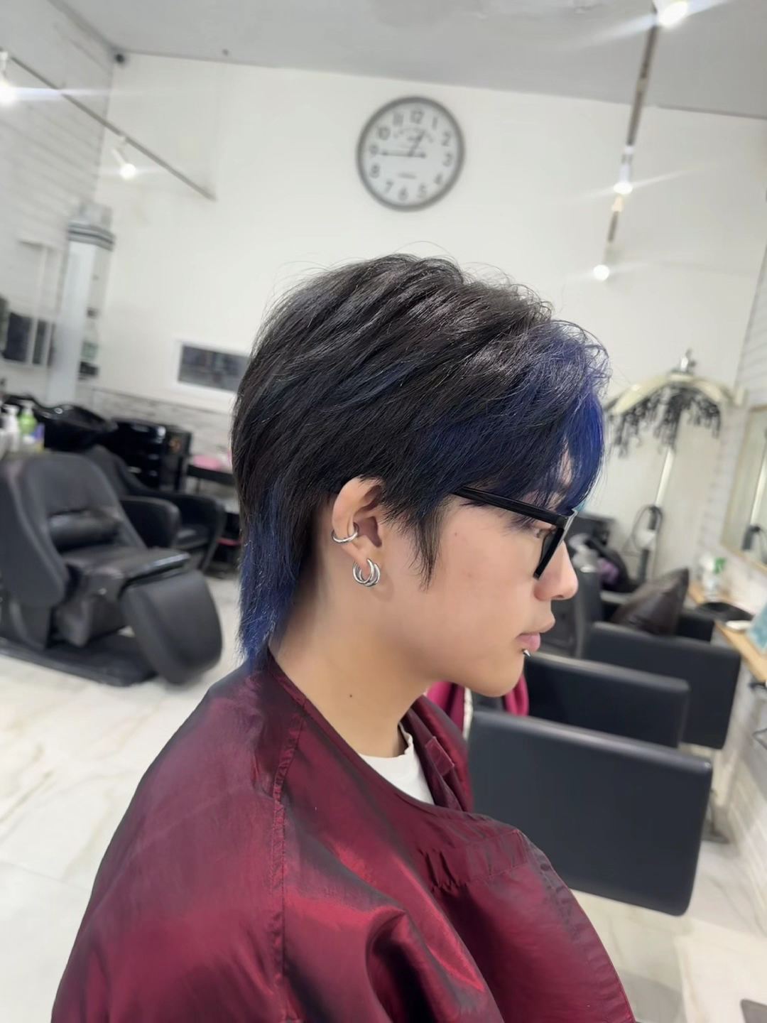 Men's cut with blue colour accents